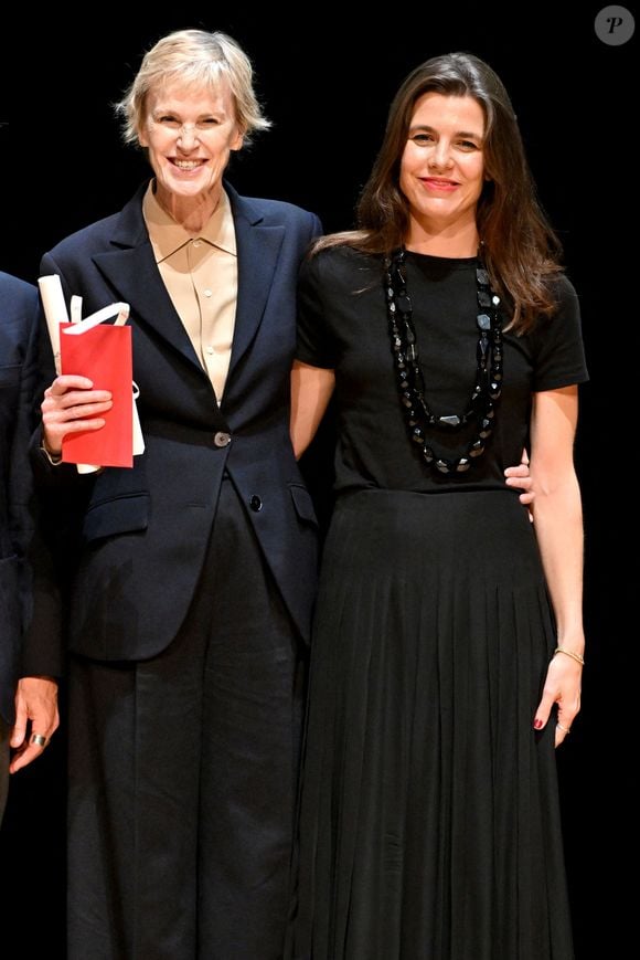 Pour rappel, la Fondation Prince Pierre a été créée en 1966 par S.A.S. le Prince Rainier III, en hommage à son père, le Prince Pierre, grand mécène des lettres et des arts.

La princesse Caroline de Hanovre et sa fille Charlotte Casiraghi ont assisté à la cérémonie de proclamation de l'édition 2025 des Prix de la Fondation Prince Pierre à l'opéra Garnier à Monaco, le 14 octobre 2025.
© Bruno Bebert / Bestimage