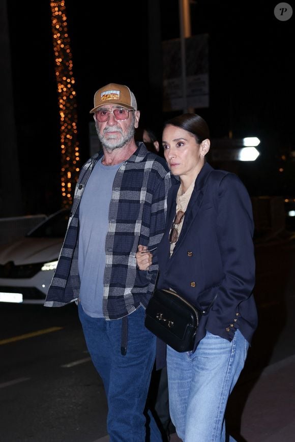 La compagne d'Éric Cantona s'apprête à franchir un nouveau cap dans sa carrière d'autrice dès la fin de l'été.

Sur la photo : Eric Cantona, Rachida Brakni |Eric Cantona et sa femme Rachida Brakni sur la croisette lors du 79ème Festival International du Film de Cannes