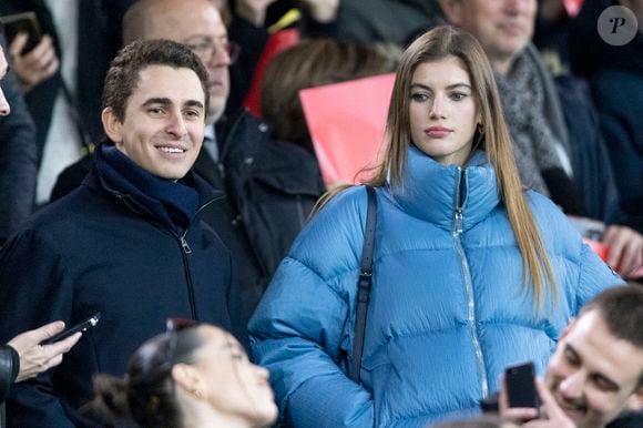 Dimitri Varsano et sa compagne Valery Kaufman dans les tribunes lors du match de Ligue 1 Uber Eats "PSG - Monaco (5-2)" au Parc Des Princes, le 24 novembre 2023. © Cyril Moreau/Bestimage
