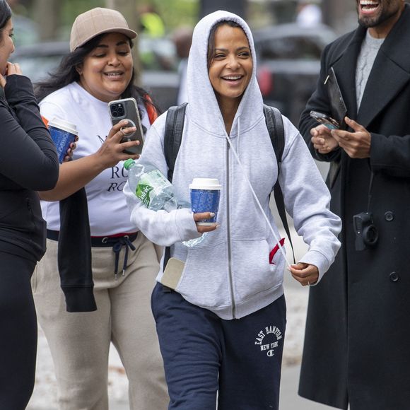 3 octobre 2025.

Christina Milian se balade dans les rues de Paris avec un café.  

Photo : GOFF  / BESTIMAGE