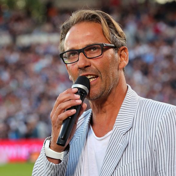 Julien Courbet et Jean-Pierre Papin présentent le match de football de L1 française Bordeaux vs Monaco le 17 août 2014 au stade Chaban Delmas à Bordeaux. Bordeaux s'est imposé sur le score de 4-1. Photo by Patrick Bernard-Quentin Salinier/ABACAPRESS.COM - Bordeaux