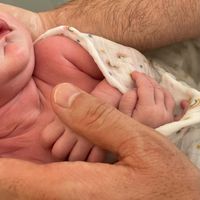 "Changer les regards" : Une experte du bien-être chez les bébés s'exprime sur la monoparentalité de cette figure de BFMTV