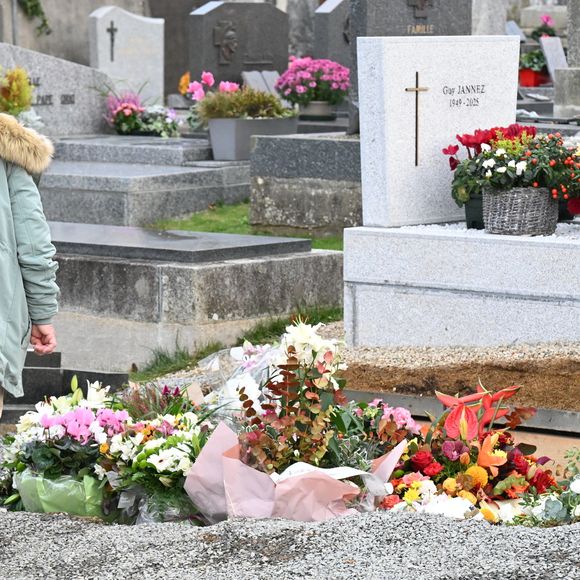 L'acteur s'est battu de longs mois contre la maladie, comme le racontait sa veuve.

Obsèques de Tcheky Karyo (décédé le 31 octobre 2025 à l'âge de 72 ans) au cimetière de Concarneau dans la plus stricte intimité le 5 novembre 2025. AGENCE / BESTIMAGE