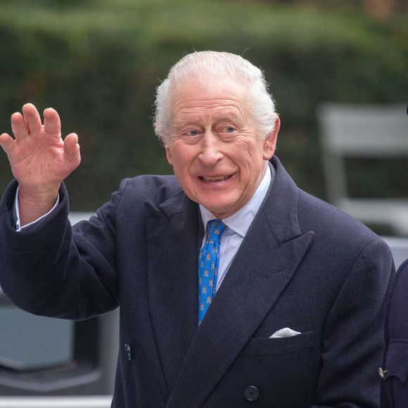 Grosse frayeur pour les fans de la couronne anglaise !

Le roi Charles III d'Angleterre, quitte le Centre d'études sur les blessures de l'Imperial College de Londres, Royaume Uni  après une visite visant à voir comment les leçons tirées des conflits passés sont appliquées pour venir en aide aux blessés en Ukraine. © Tayfun Salci/ZUMA Press Wire/Bestimage