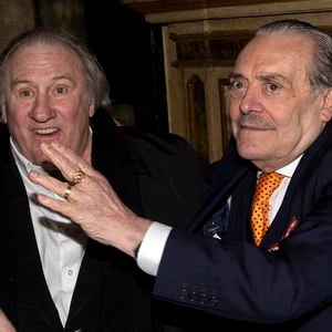 Gérard Depardieu réconcilié avec le "roi des paparazzis"

Gérard Depardieu et le paparazzi Rino Barillari se réconcilient au "Harry's Bar" à Rome le 19 janvier 2026. C'est au même endroit, le 21 mai 2024 que les deux hommes se sont accrochés. Gérard Depardieu aurait frappé le photographe à trois reprises au visage car ce dernier avait bousculé la compagne de Gérard Depardieu pour faire une série de photos. Après cet incident, les plaintes ont fusé de toute part....mais les images montrent que les deux hommes ont trouvé un terrain d'entente.
Zuma Press / Bestimage