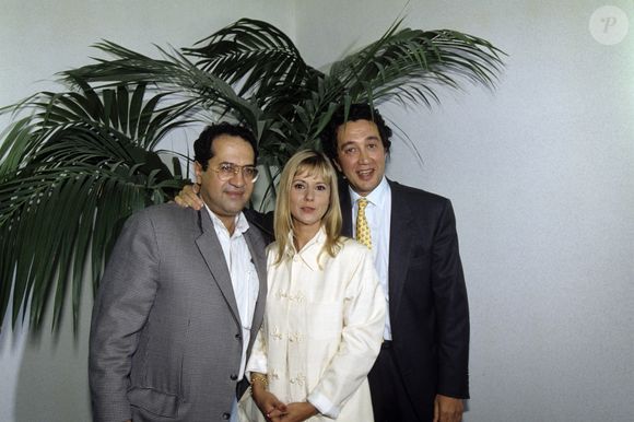 En France, dans les locaux d'AB Disques (AB Productions), Jean-Luc Azoulay, Dorothée et Claude Berda. 

© Alain Canu/TELE 7 JOURS via Bestimage