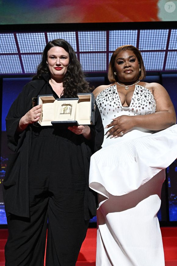 Mascha Schilinski (L) accepte le Prix du Jury (TIE) pour "Sound of Falling" de Da'Vine Joy Randolph (D) sur scène lors de la cérémonie de clôture du 78ème Festival de Cannes au Palais des Festivals le 24 mai 2025 à Cannes, France, le 24 mai 2025. Photo de David Niviere/ABACAPRESS.COM