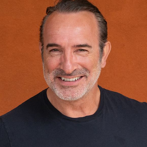 Jean Dujardin fête aujourd'hui ses 54 ans.

Jean Dujardin assiste au tournoi de Roland-Garros, à Paris, en France. Photo de Laurent Zabulon/ABACAPRESS.COM