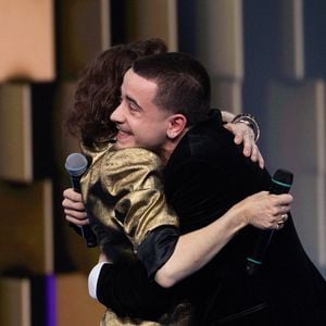 Exclusif - Tina Arena et le fils de Tina Arena Gabriel pour les surprises lors de l'enregistrement de l'émission "La Boîte à secrets", présentée par F.Bollaert et diffusée le 23 janvier sur France 3, dans les studios du Lendit à Saint-Denis, France, le 16 décembre 2025. © Cyril Moreau/Bestimage