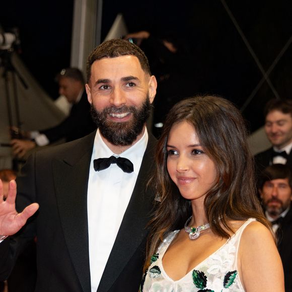 Lyna Khoudri et Karim Benzema, ce selfie du couple dévoilé

Karim Benzema et sa compagne Lyna Khoudri lors de la montée des marches du film « 13 jours 13 nuits » lors du 78ème Festival International du Film de Cannes.
© Jacovides-Moreau / Bestimage