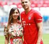 Déjà père de deux enfants avec sa première compagne, le footballeur va devenir papa pour la troisième fois

Lucas Hernandez et sa femme Amelia Ossa Llorente lors de la présentation de Lucas Hernandez, nouvelle recrue du Bayern de Munich à Munich, le 8 juillet 2019.