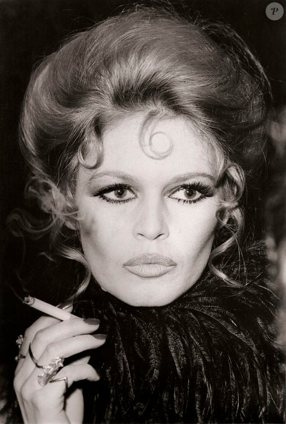 Brigitte Bardot fume, vers 1966. Photo par JRC Photo Library/The Hollywood Archive/Photoshot/ABACAPRESS.COM