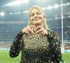 La chanteuse Louane (Louane Emera), représentante de la France au concours de l'Eurovision, interpréte pour la première fois son titre "maman", en hommage à sa mère décédée lorsqu'elle avait 17 ans, devant les 80 000 spectateurs, suspendue sur une plateforme, plusieurs mètres au-dessus de la pelouse et des musiciens, du Stade de France à la mi-temps du match du Tournoi des Six Nations opposant la France à l'Écosse, à Saint-Denis, Seine Saint-Denis. © Cyril Moreau/Bestimage