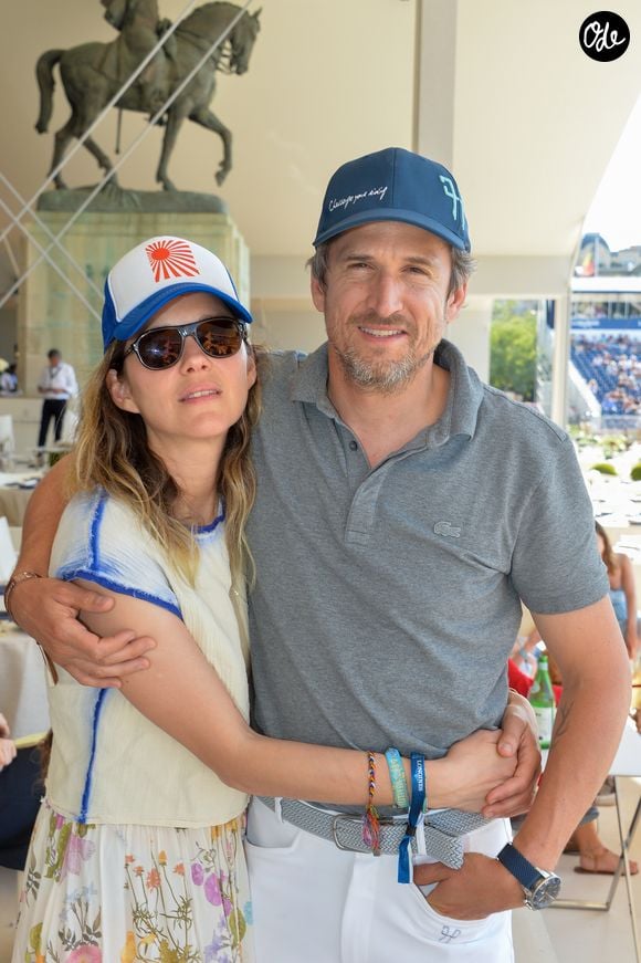 Marion Cotillard et Guillaume Canet dans la tente VIP lors du Longines Paris Eiffel Jumping au Champ de Mars à Paris, le samedi 6 juillet 2019. © Veeren Ramsamy/Bestimage #