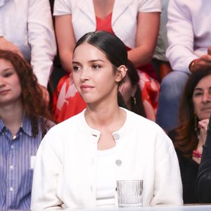 Exclusif - Lyna Khoudri - Plateau de l'émission "C à vous" lors du 78ème Festival International du Film de Cannes le 22 mai 2025. © Jack Tribeca / Bestimage