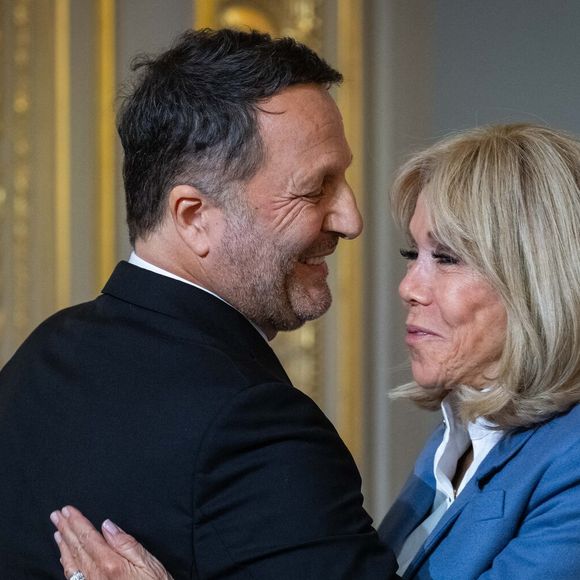 L'animateur et producteur Arthur, Jacques Essebag de son vrai nom, a été honoré. 

L'animateur Arthur (Jacques Essebag) lauréat du prix Jean Pierre-Bloch de  la LICRA avec Brigitte Macron, lors de la remise du prix Jean Pierre-Bloch de  la LICRA, à l Elysée.  © Eric Tschaen / pool / Bestimage