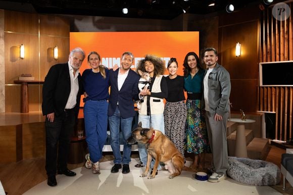 Agathe Lecaron évoquera sa passion pour les animaux

Raphaël Mesrahi, Agathe Lecaron, Bernard Montiel, Oli,Monday ( le petit chien ) Graziella Dolce, Farah Kesri, Yoann Latouche sur plateau de l'émission "Animalement Vôtre" présentée par Bernard Montiel et diffusée le 1er mars 2026 sur France 3, à Paris, France, le 13 janvier 2026. © Julien Sarkissian/Bestimage