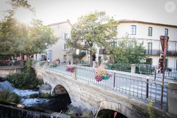 Patrick Bruel inaugure son hôtel cinq étoiles "L'Isle de Leos MGallery" à L'Isle-sur-la-Sorgue, France, le 23 septembre 2025. 
L’Isle de Leos Hôtel & Spa MGallery Collection . © Jack Tribeca / Bestimage