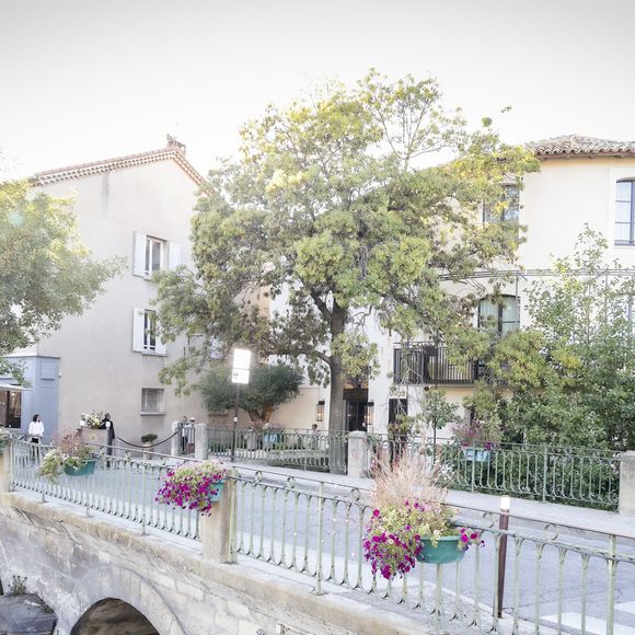 Patrick Bruel inaugure son hôtel cinq étoiles "L'Isle de Leos MGallery" à L'Isle-sur-la-Sorgue, France, le 23 septembre 2025. 
L’Isle de Leos Hôtel & Spa MGallery Collection . © Jack Tribeca / Bestimage