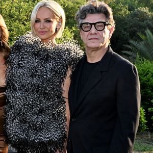 Marc Lavoine et Adriana Karembeu - 11ème édition du Gala de charité de Patrick Mouratoglou à la Mouratoglou Academy & Resort à Biot le 21 juin 2025. Ce gala de prestige réunit chaque année les grandes figures du sport, du divertissement et de nombreux donateurs, mobilisés pour soutenir les jeunes talents du tennis mondial. © Bruno Bebert/Bestimage
