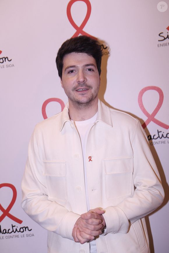 Le journaliste de 33 ans s'octroie une pause hors de France.

Eliot Deval - Soirée de lancement du Sidaction 2023 au théâtre Edouard VII à Paris le 6 mars 2023. © Rachid Bellak