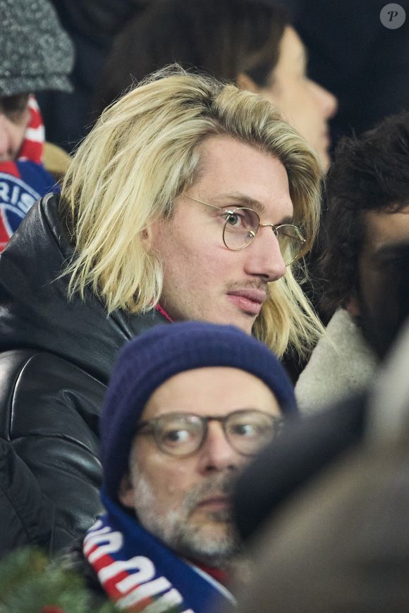 Paul Mirabel dans les tribunes du match de Ligue 1 McDonald's opposant le Paris Saint-Germain (PSG) à Lyon (3-1) au Parc des Princes à Paris le 15 décembre 2024.