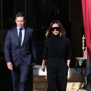 Victoria Beckham à la sortie de l'hôtel La Réserve Paris - Hotel and Spa en marge de la Fashion Week de Paris (PFW), à Paris, France, le 7 mars 2025. © Cyril Moreau/Bestimage