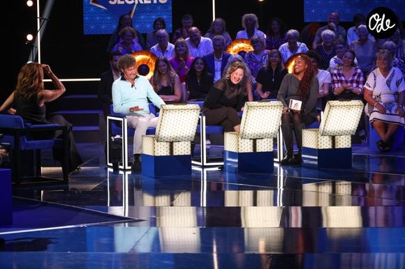 Exclusif - Faustine Bollaert, Robert Charlebois, Elodie Poux, Mentissa lors de l'enregistrement de l'émission "La Boîte à secrets", présentée par F.Bollaert et diffusée le 23 octobre sur France 3, à Paris, France, le 15 septembre 2026. © Jack Tribeca/Bestimage