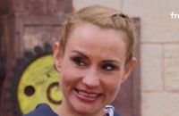 Elodie Gossuin dans "Fort Boyard" pour la quatorzième fois.

Extrait de "Fort-Boyard", diffusée sur France 2 : Coline, candidate anonyme, n'a pas pu participer à la collecte des Boyards.

Copyright : France 2 / Fort Boyard