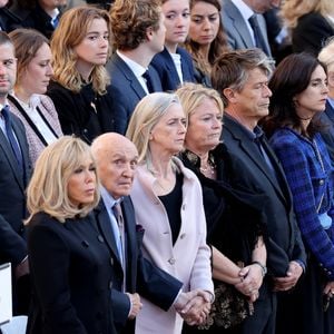 Brigitte Macron, Louis Edouard Carrère, Nathalie Carrère, Marina Carrère d'Encausse, Emmanuel Carrère lors de l'hommage à Hélène Carrère d’Encausse aux Invalides à Paris le 3 octobre 2023.

© Dominique Jacovides / Bestimage