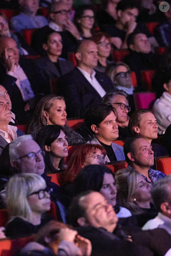 Exclusif - Alain-Fabien Delon et Laura Bensadoun lors de la soirée hommage Ciné-concert symphonique "Alain Delon, le dernier Samouraï" au palais des congrès à Paris le 8 novembre 2024 le jour de son anniversaire. Pour cette soirée, le chef d'orchestre Vahan Mardirossian a dirigé l'orchestre symphonique de Douai.

© Moreau / Jacovides / Bestimage