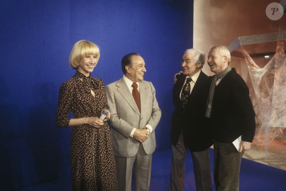 Archives - En France,  à la station des 2 Alpes, Danièle Gilbert, Tino Rossi et le réalisateur Jacques Pierre le 21 janvier 1980. © Alain Canu via Bestimage