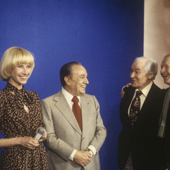 Archives - En France,  à la station des 2 Alpes, Danièle Gilbert, Tino Rossi et le réalisateur Jacques Pierre le 21 janvier 1980. © Alain Canu via Bestimage