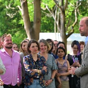 Le prince William, prince de Galles et Cate Blanchett sont en visite à la société Colorifix Limited, finaliste du prix Earthshot le 19 juin 2025.
Colorifix Limited crée des teintures durables pour les vêtements à Norwich