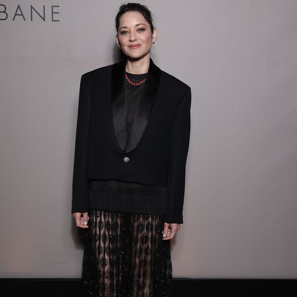 Une fois arrivée à la soirée, l’actrice de 50 ans s’est montrée particulièrement détendue et festive.

Exclusif - Marion Cotillard lors de la soirée anniversaire des 25 ans de la Terrasse de Albane pendant le 79ème Festival International du Film de Cannes, France, le 15 mai 2026. © Denis Guignebourg/Bestimage