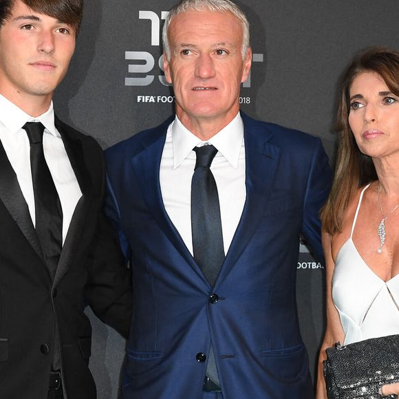 Le 30 août 2025, Didier et Claude Deschamps mariaient leur fils unique, Dylan.

Didier Deschamps, son épouse Claude et son fils Dylan arrivent à la cérémonie des Best FIFA Football Awards au Royal Festival Hall, à Londres, au Royaume-Uni. Photo de Christian Liewig/ABACAPRESS.COM