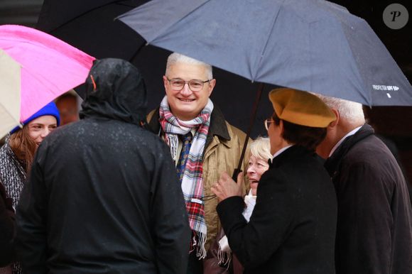 D’anciens élèves qui l’ont connu témoignent auprès de Paris Match

Obsèques du petit Emile à la basilique Sainte-Marie-Madeleine de Saint-Maximin-la-Sainte-Baume dans le Var le 8 février 2025.
Au printemps 2024, soit neuf mois après la disparition d'Emile, une randonneuse a finalement retrouvé le crâne de l'enfant près du hameau du Haut-Vernet. Lors d'une conférence de presse à Aix-en-Provenche, le procureur Jean-Luc Blachon avait révélé que "certains vêtements que portait Emile le jour de sa disparition", avaient été retrouvés, "éparpillés sur quelques dizaines de mètres" près d'un ruisseau.

© Franz Chavaroche / Bestimage
