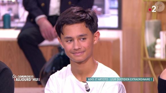Issu de la célèbre famille Bouglione, Juliano s'est confié sur sa scolarité un peu particulièrement face à Faustine Bollaert dans l'émission Ça commence aujourd'hui le mercredi 12 février 2025 sur France 2.
Crédit : Ça commence aujourd'hui/France 2