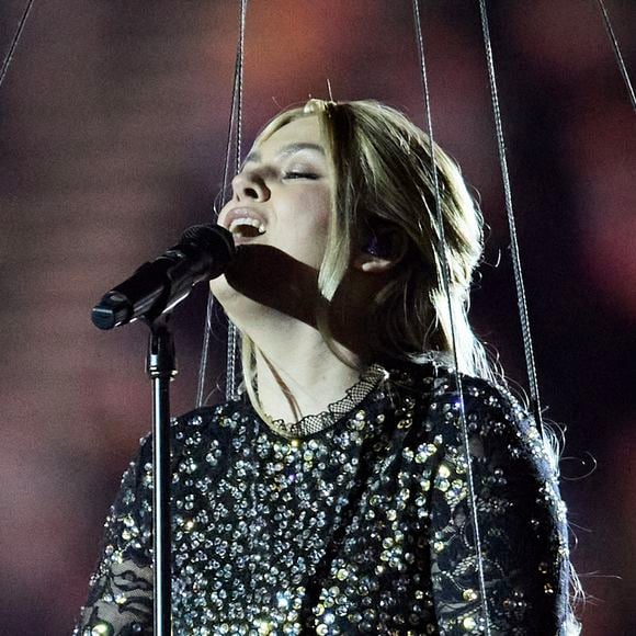 C'est Louane qui représentera la France pour le Concours de l'Eurovision !

La chanteuse Louane (Louane Emera), représentante de la France au concours de l'Eurovision, interpréte pour la première fois son titre maman, en hommage à sa mère décédée lorsqu'elle avait 17 ans, devant les 80 000 spectateurs, suspendue sur une plateforme, plusieurs mètres au-dessus de la pelouse et des musiciens, du Stade de France à la mi-temps du match du Tournoi des Six Nations opposant la France à l'Écosse, à Saint-Denis, Seine Saint-Denis, France. © Cyril Moreau/Bestimage