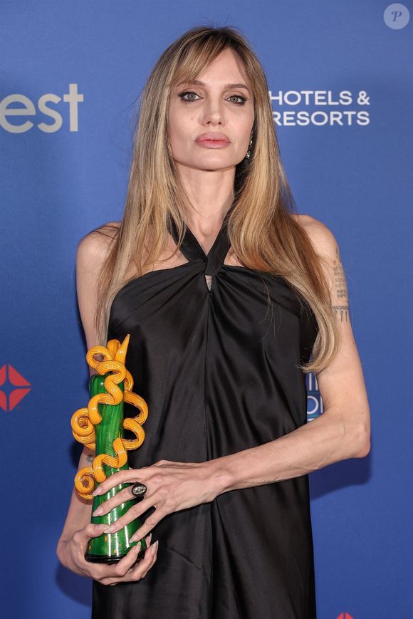 Angelina Jolie - 36e cérémonie annuelle des Palm Springs International Film Festival Film Awards 2025, tenue au Palm Springs Convention Center le 3 janvier 2025 à Palm Springs, dans le comté de Riverside, Californie. © Backgrid USA / Bestimage