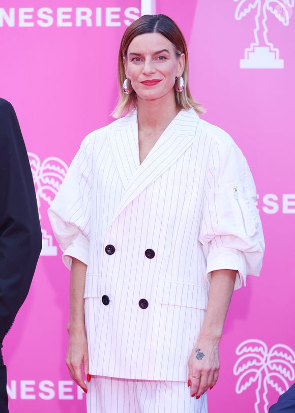 Fauve Hautot sur le pink carpet lors du festival Canneseries saison 8 au palais des festivals à Cannes le 27 avril 2025.
© Denis Guignebourg / Bestimage