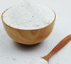 Le bicarbonate agit comme un abrasif doux.

Mélanger du dentifrice et du bicarbonate de soude : à quoi cela sert et pourquoi cette astuce est recommandée