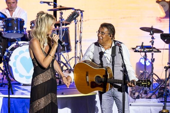 Entre musique et déclaration d’amour, cette soirée a laissé au public le souvenir d’une parenthèse tendre et lumineuse.

Exclusif - Laurent Voulzy et sa compagne Isaure Le Faou interprètent deux titres ensemble - Laurent Voulzy en concert sur la scène du théâtre de Verdure lors du 41ème Festival de Ramatuelle, le 9 août 2025.   
© Cyril Bruneau / Bestimage