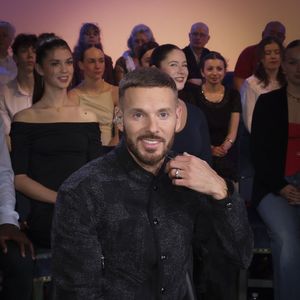 Exclusif - Matt Pokora (M. Pokora) lors de l'enregistrement de l'émission Le Grand Echiquier - Spécial Claude François présentée par C.Chazal et A.Manoukian et diffusée le 13 janvier sur France, à l'Opéra royal du château de Versailles, accompagné par l'Orchestre de l'Opéra Royal à Versailles, France, le 16 septembre 2025. © Jack Tribeca/Bestimage