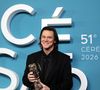Un des représentants de l’acteur a dû prendre la parole pour réagir, et il est formel : "Jim Carrey a assisté aux César, où il a reçu son César d’honneur".

Jim Carrey (César d'Honneur pour l'ensemble de sa carrière) - Press room de la 51ème cérémonie des César, à l'Olympia. Paris, le 26 février 2026.
© Dominique Jacovides/Bestimage
