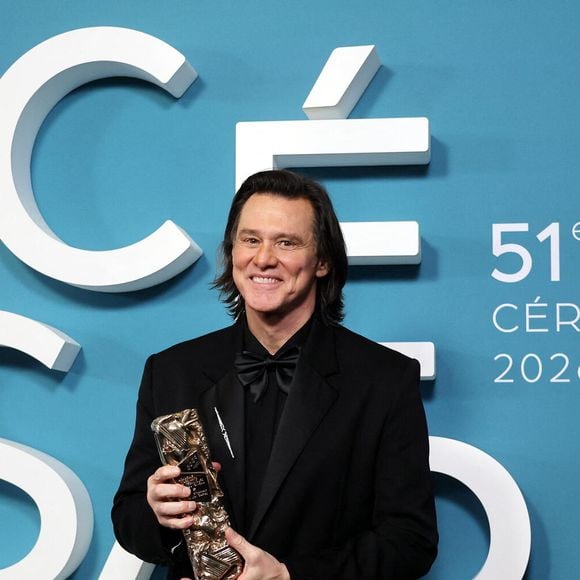 Un des représentants de l’acteur a dû prendre la parole pour réagir, et il est formel : "Jim Carrey a assisté aux César, où il a reçu son César d’honneur".

Jim Carrey (César d'Honneur pour l'ensemble de sa carrière) - Press room de la 51ème cérémonie des César, à l'Olympia. Paris, le 26 février 2026.
© Dominique Jacovides/Bestimage