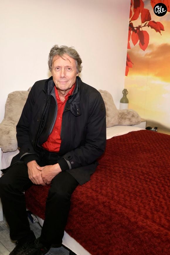 Dans son havre de paix chaleureux et lumineux, l'aventurier s'accorde des moments de déconnexion indispensables.

Exclusif - Antoine de Maximy lors de la soirée "Dolce Vita" de V.Koch à Paris le 19 février 2026.

© Cédric Perrin / Bestimage