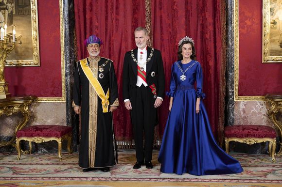 Le roi Felipe VI d'Espagne et la reine Letizia lors de la cérémonie d'accueil du sultan d'Oman Haïtham ben Tariq à Madrid le 4 novembre 2025. Photo par Cordon / Bestimage