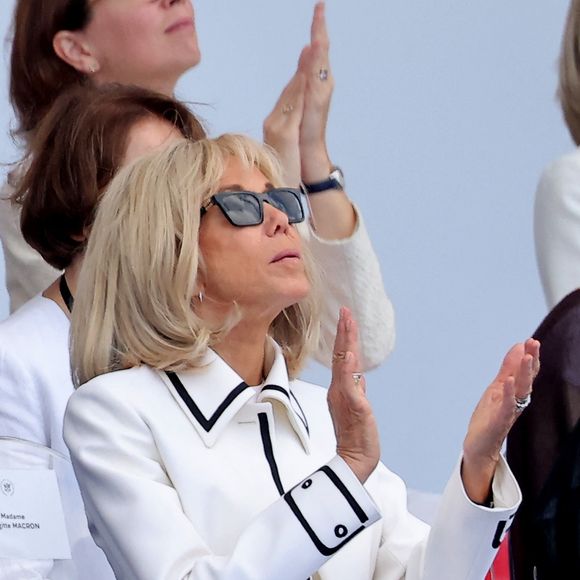 Malgré son rôle public, la Première dame vit des épreuves familiales douloureuses, rappelant la fragilité de sa vie privée.

Brigitte Macron - Cérémonie du 145ème défilé militaire du 14 juillet, jour de la Fête Nationale, avenue des Champs-Elysées à Paris.
© Dominique Jacovides / Bestimage