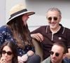 Elie Semoun et sa compagne (enceinte) dans les tribunes lors des Internationaux de France de Tennis de Roland Garros © Dominique Jacovides/Bestimage